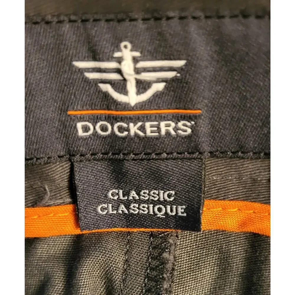 NWT Dockers Pants Mens Gray Flat Front Classic Fit Casual Size W38xL32